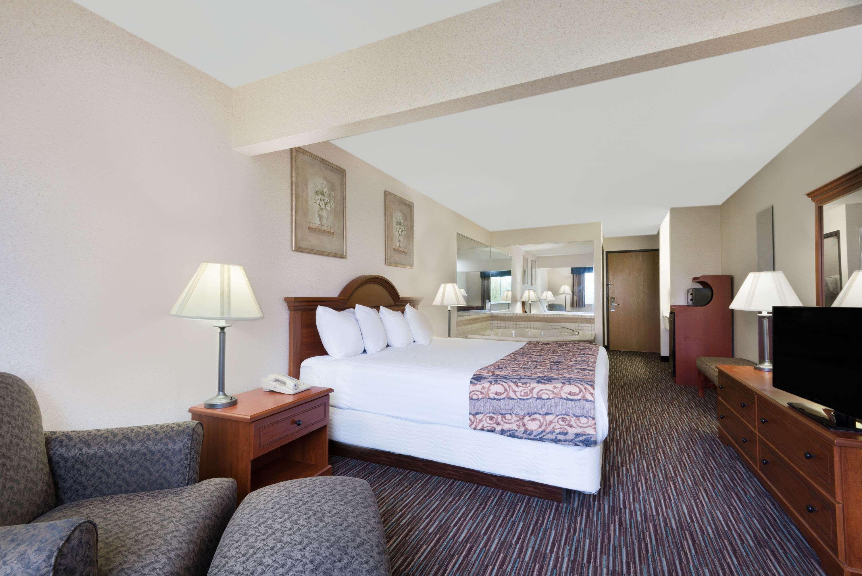 Hotel Baymont By Wyndham Columbus/Rickenbacker Extérieur photo