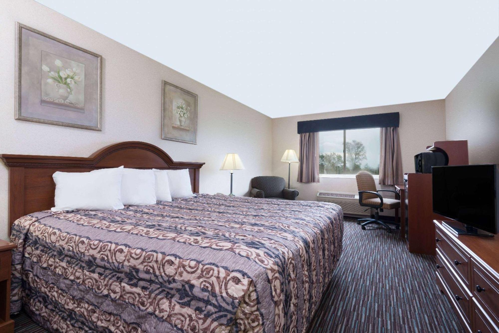 Hotel Baymont By Wyndham Columbus/Rickenbacker Extérieur photo