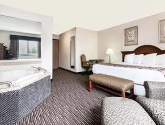 Hotel Baymont By Wyndham Columbus/Rickenbacker Extérieur photo