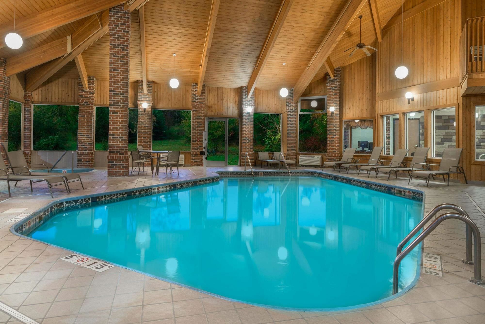 Hotel Baymont By Wyndham Columbus/Rickenbacker Extérieur photo